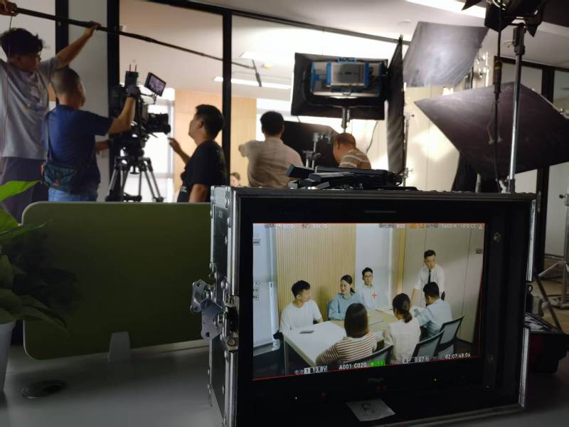 韶山市TVC拍摄公司：科技产品视觉化大师，诠释未来感与功能美学